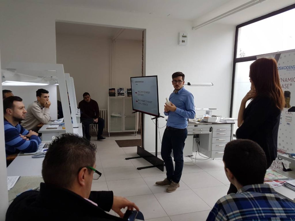  Josep Purroy, engineer of R+D+i department in Dynamic Abutment® Solutions, started the training course explaining the advantages  of using our 3.0 Dynamic® abutment in those cases where the implant is placed in an unfavorable position. 