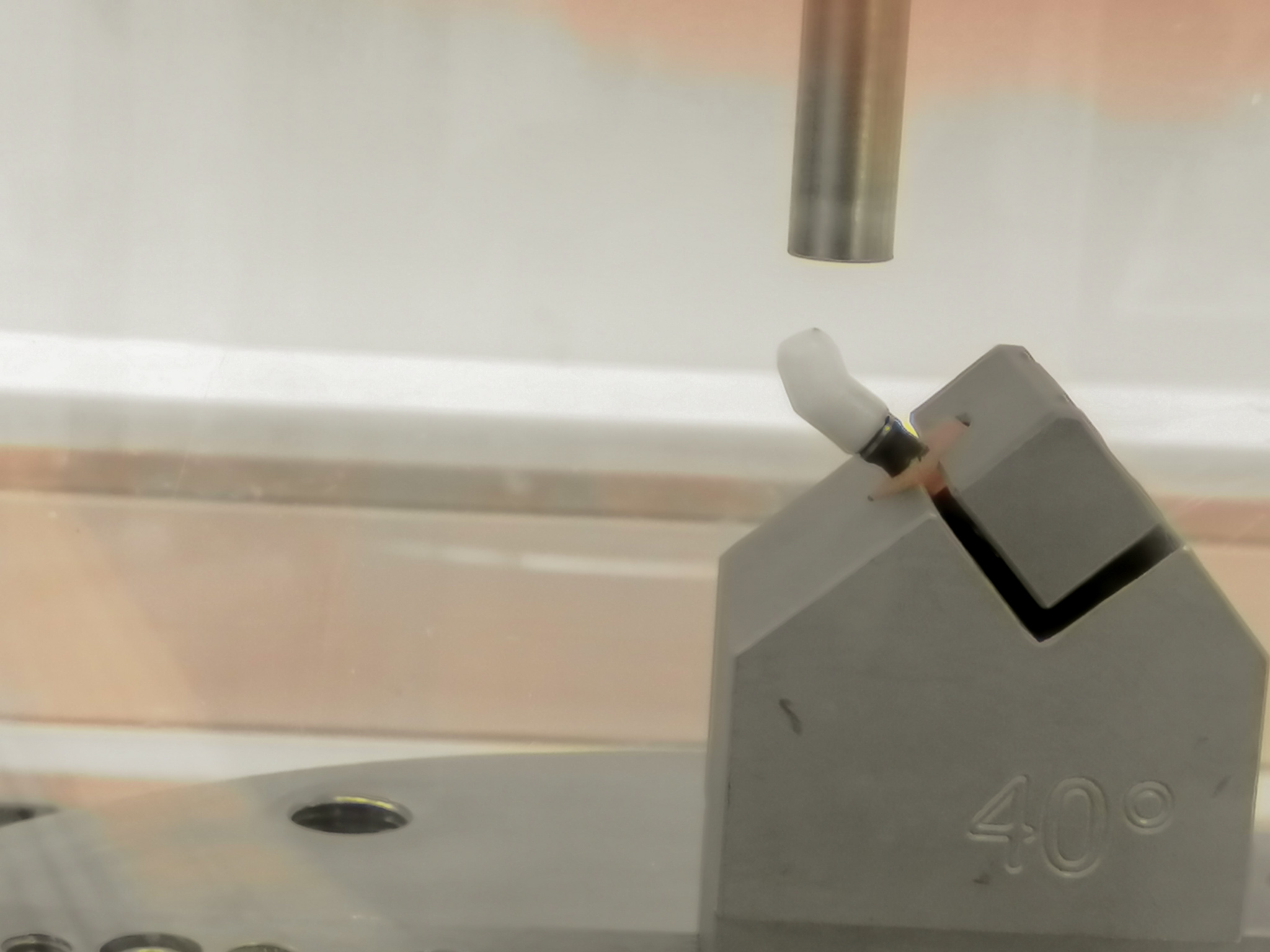 Static test of the Dynamic Tibase® to measure the resistance of the implant assembly Static test of the Dynamic Tibase® to measure the resistance of the implant assembly